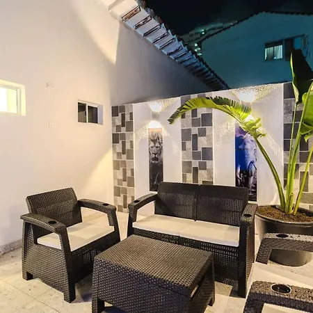 5 Bedroom With Pool & Rooftop Near Old
