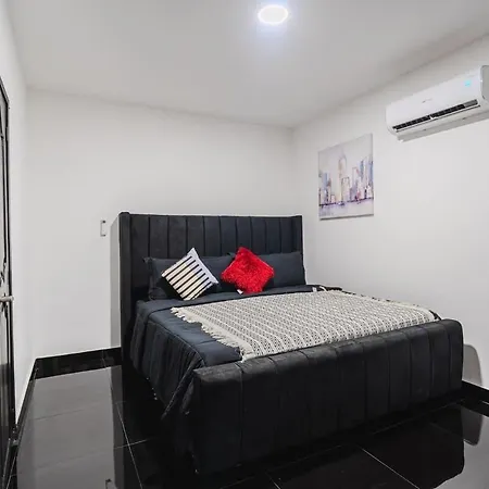 5 Bedroom With Pool & Rooftop Near Old