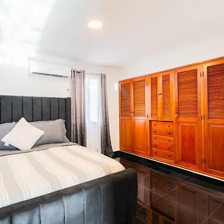 5 Bedroom With Pool & Rooftop Near Old *