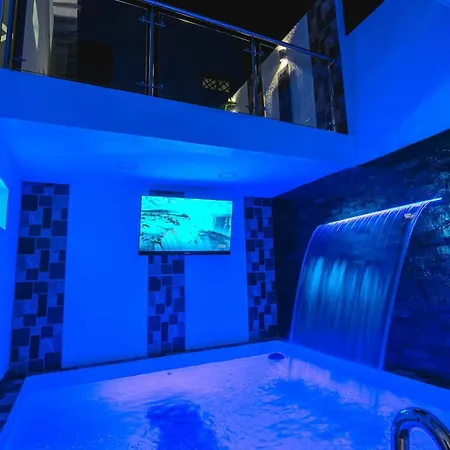 Сasa de vacaciones 5 Bedroom With Pool & Rooftop Near Old *