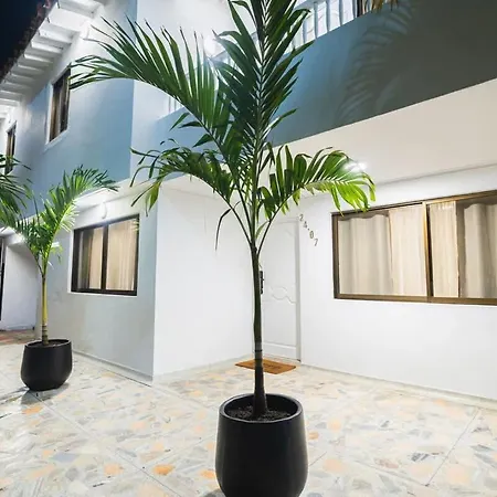 5 Bedroom With Pool & Rooftop Near Old