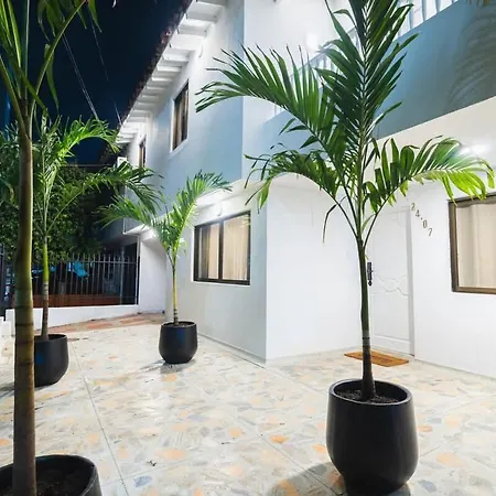 5 Bedroom With Pool & Rooftop Near Old