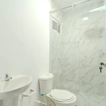 5 Bedroom With Pool & Rooftop Near Old